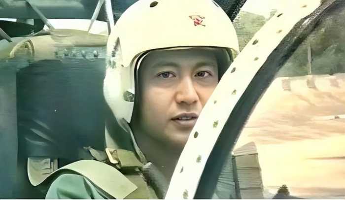 南海撞机王伟成功跳伞，为什么10万人找不到他？20年后真相大白！