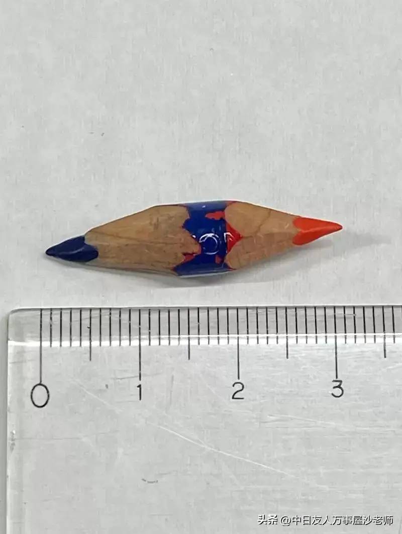 用了15年的网友发现红蓝铅笔真相，一直以为两种笔芯是连在一起的